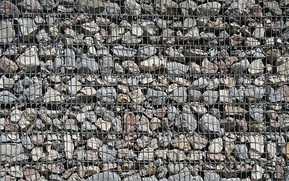 Large stone and boulder retaining wall style