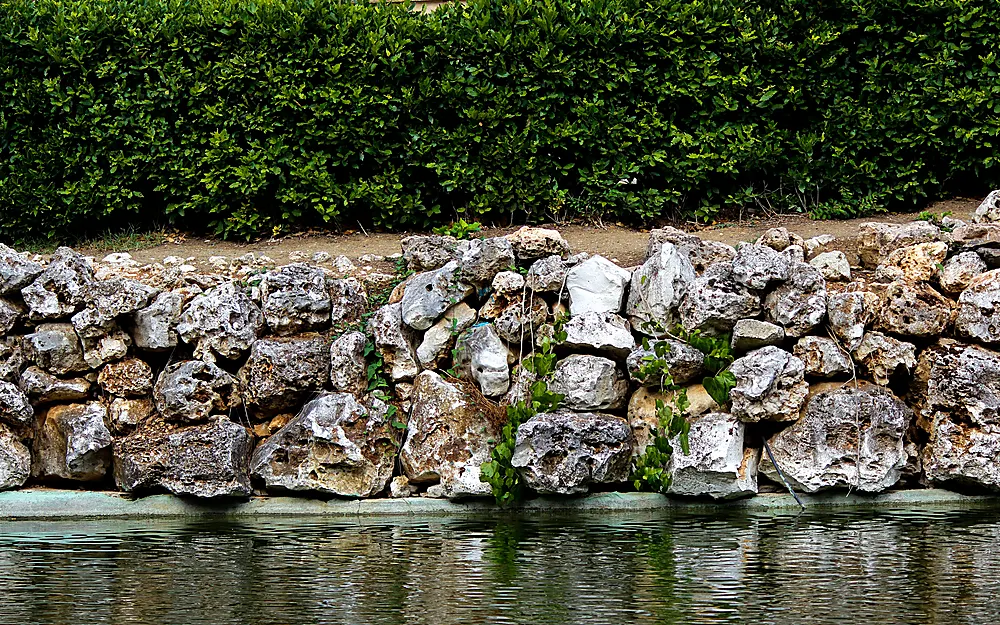 Traditional fieldstone retaining wall style